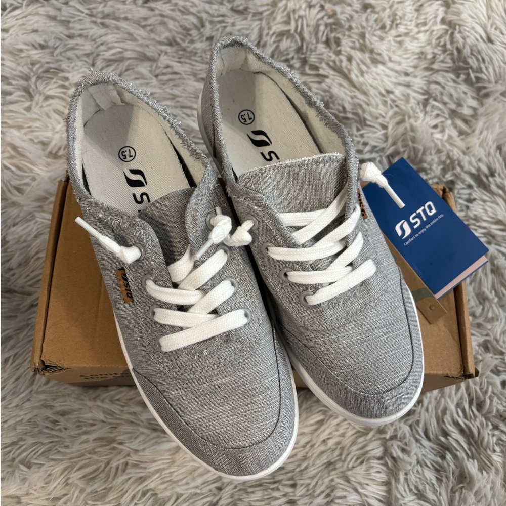 Gray and White Low-Top Sneakers with Classic Design
